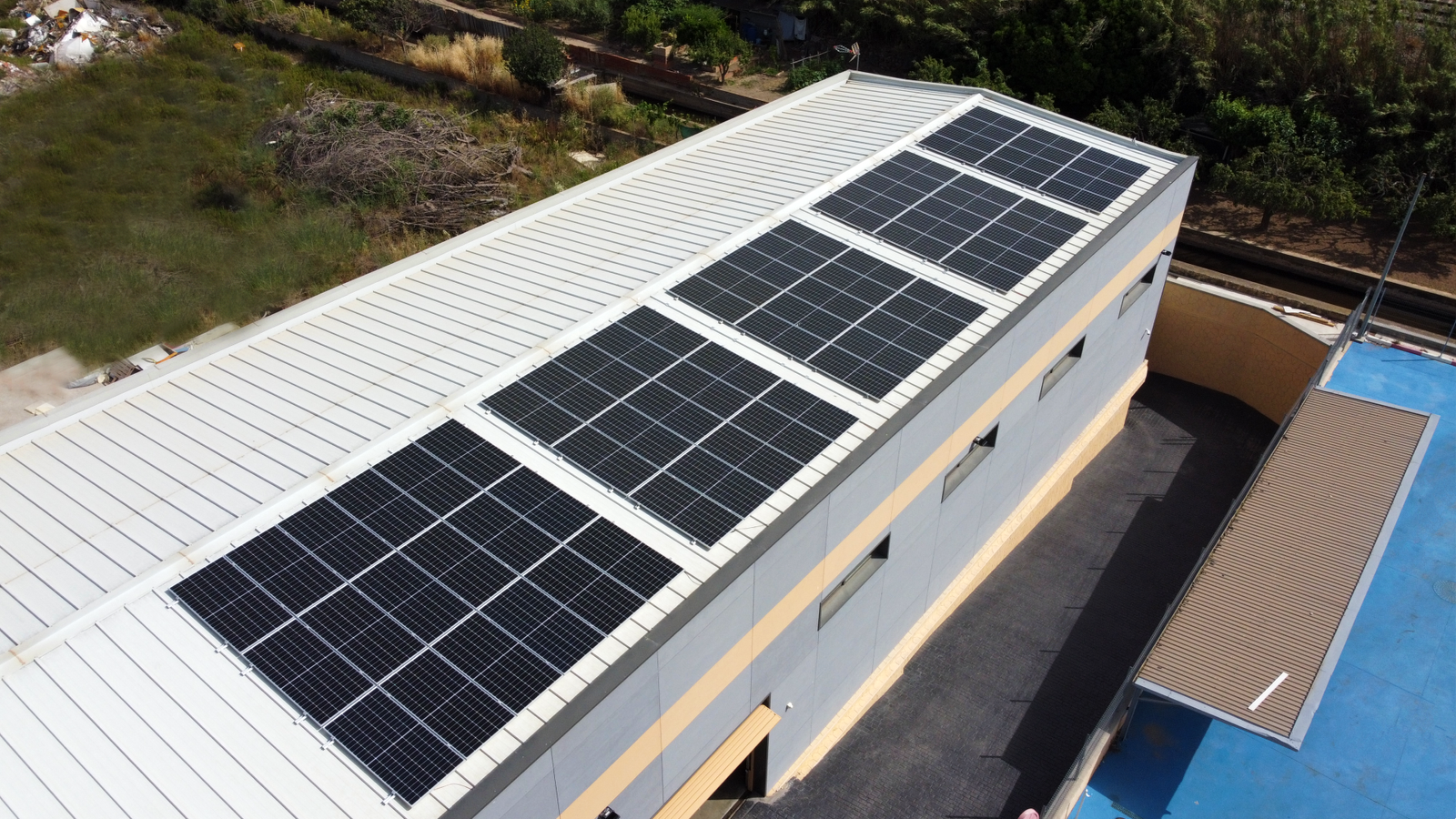 Instal·lació fotovoltaica en una empresa