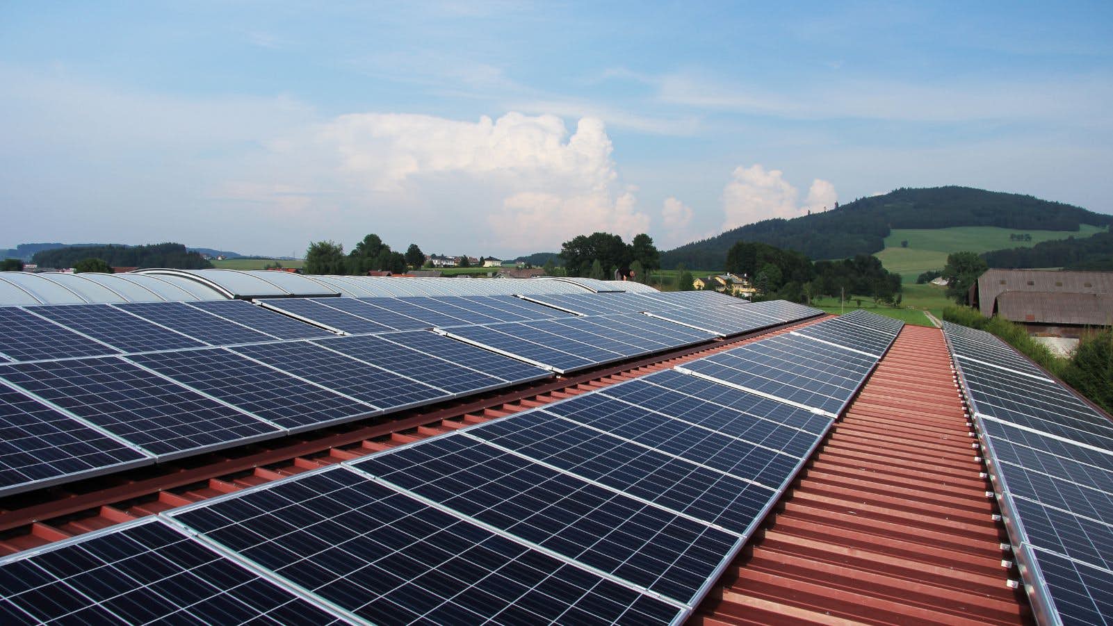 Instal·lació de plaques solars en teulada
