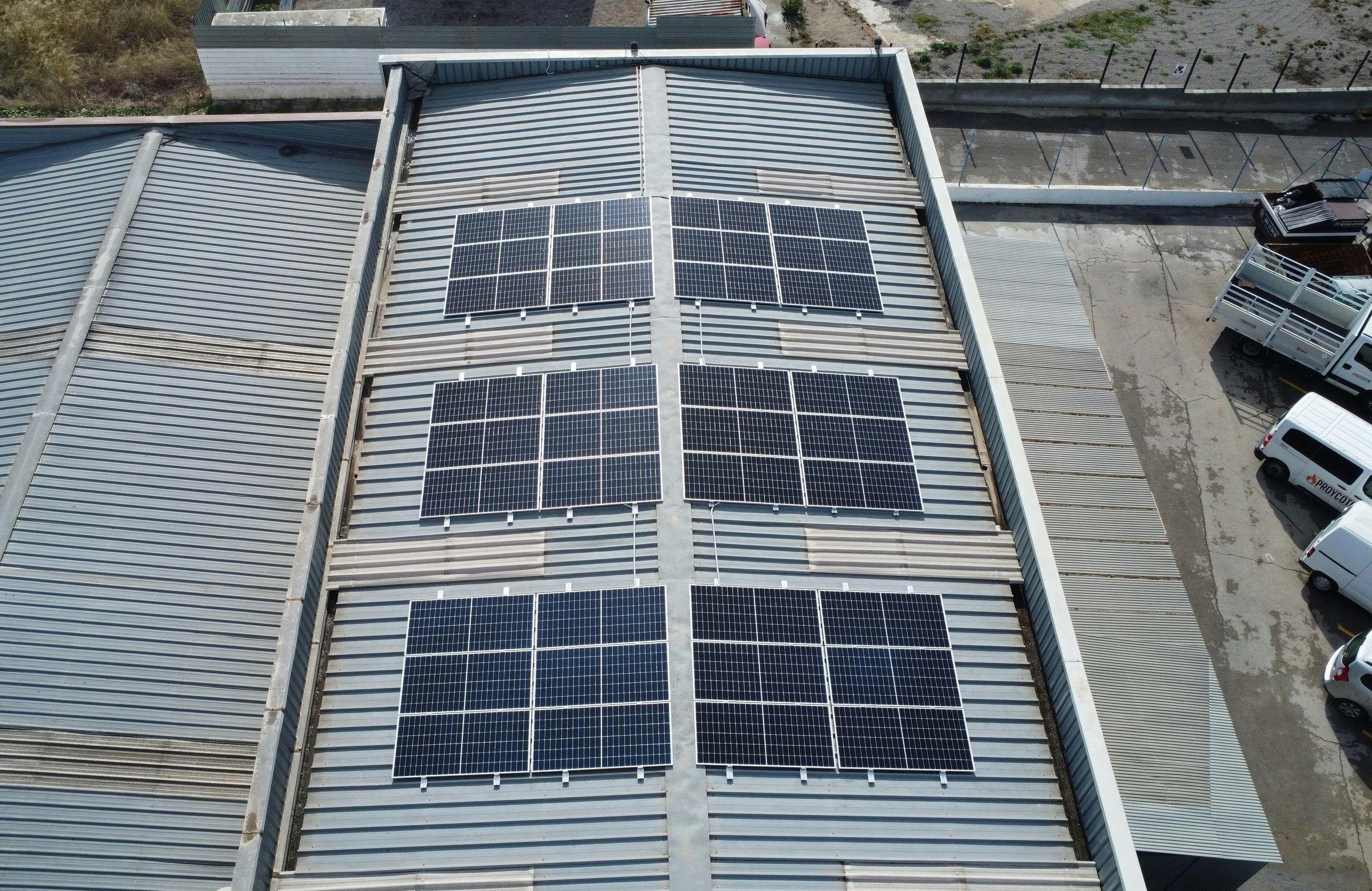 Instalación de placas solares en Canovelles - Barcelona