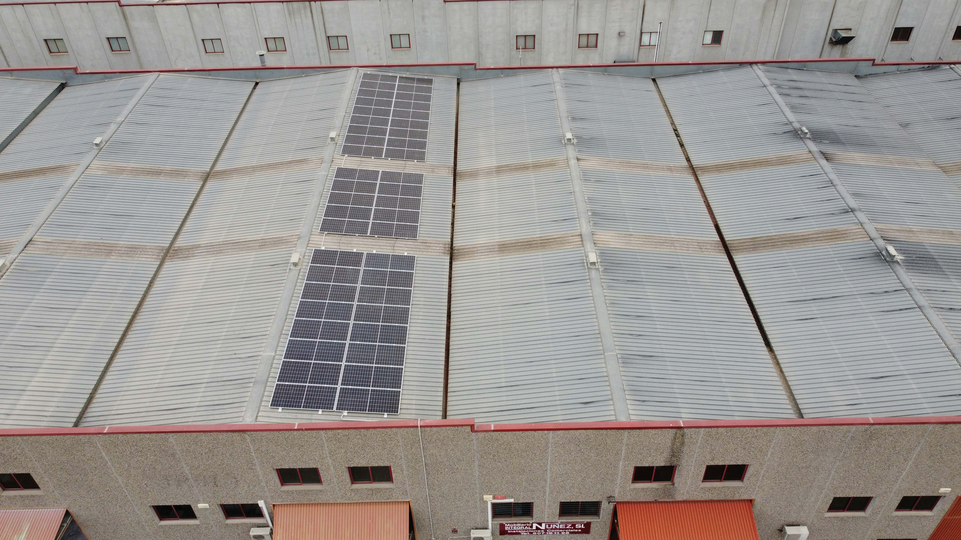 Instalación de placas solares en Santa Eulalia de Ronçana - Mobiliario Integral Nuñez S.L