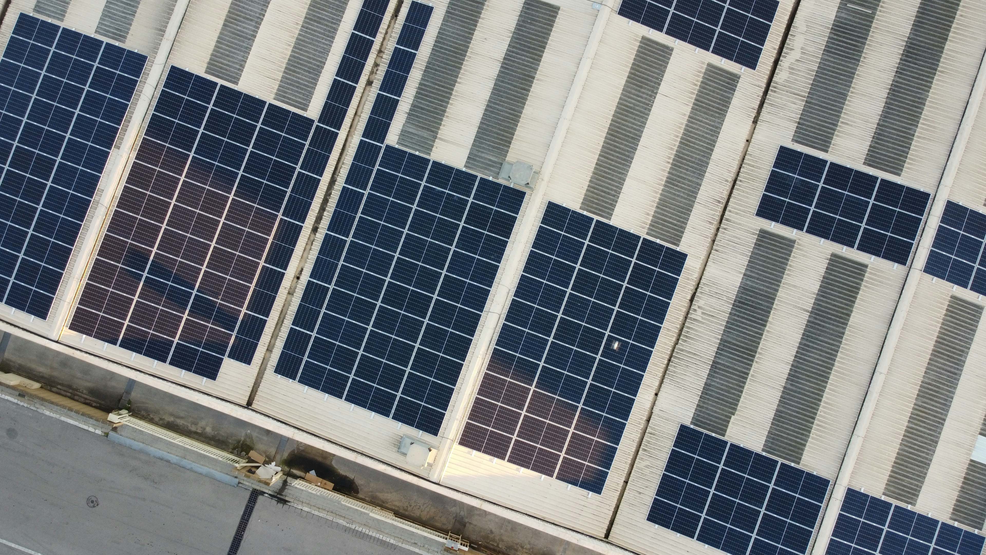 Instalación de placas solares en Cerdanyola del Vallès - Graficas Maculart S.A